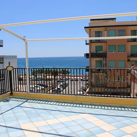 Appartamento A 100 Metri Dalla Spiaggia Con Ampia Terrazza Vista Mare 公寓 *