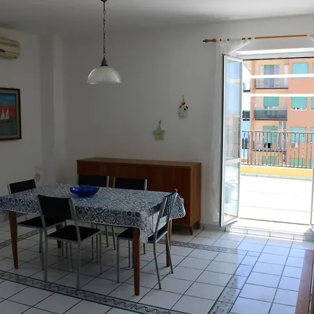 公寓 Appartamento A 100 Metri Dalla Spiaggia Con Ampia Terrazza Vista Mare *