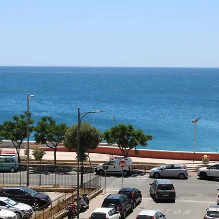 Appartamento A 100 Metri Dalla Spiaggia Con Ampia Terrazza Vista Mare 卡坦扎罗